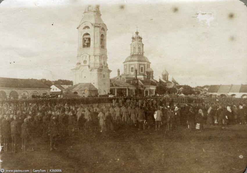 Осташков. Колокольня церкви Спаса Преображения. архивная фотография, Фото с сайта pastvu.ru  Фото 1915 г.Мобилизация.