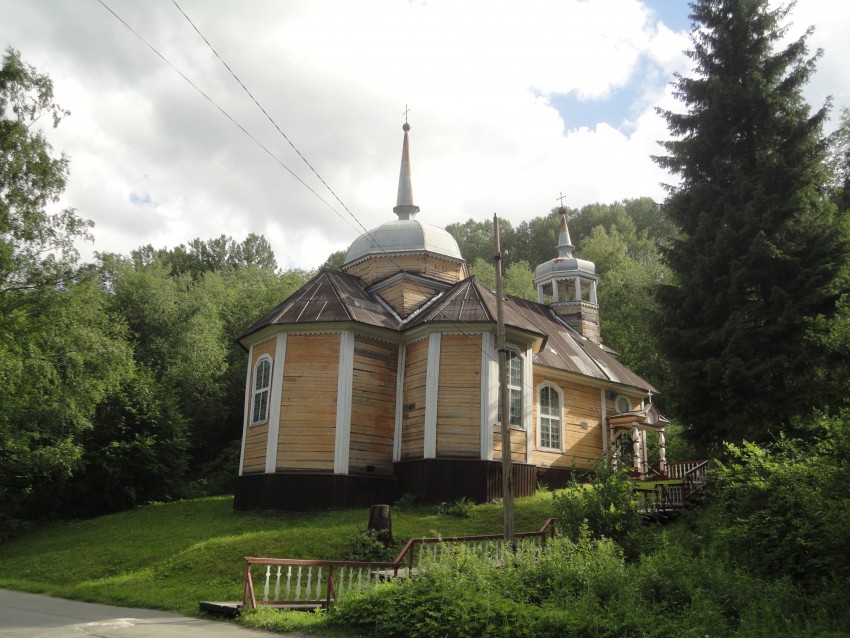 Марциальные Воды. Церковь Петра апостола. общий вид в ландшафте, Общий вид с северо-востока