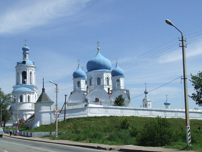 Дорога на суздаль тянется через боголюбово