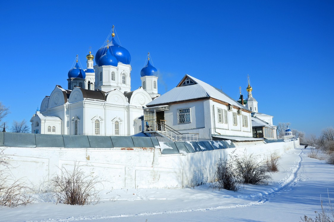 Боголюбово. Боголюбский женский монастырь. фасады