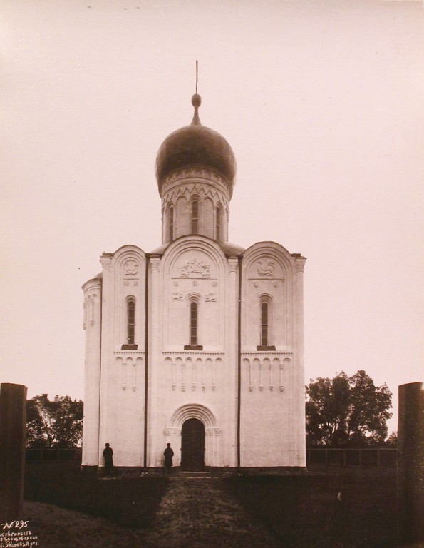 Боголюбово. Церковь Покрова Пресвятой Богородицы на Нерли. архивная фотография, Фото с сайта http://andcvet.narod.ru