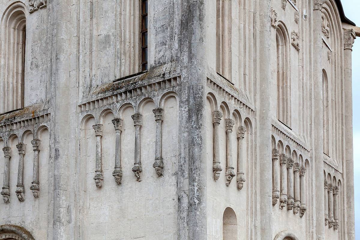 архитектурные детали. Церковь Покрова Пресвятой Богородицы на Нерли, Боголюбово (Суздальский район, Владимирская область)