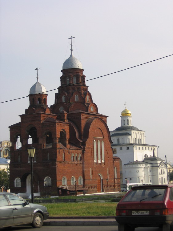 Владимир. Церковь Троицы Живоначальной (Красная). фасады