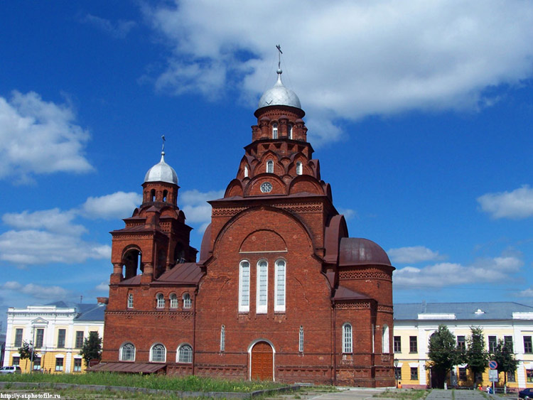 Владимир. Церковь Троицы Живоначальной (Красная). фасады