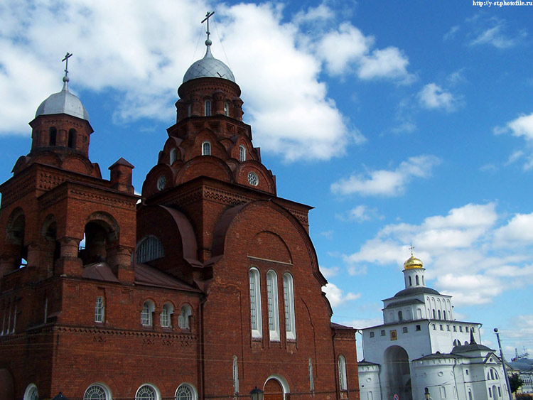 Владимир. Церковь Троицы Живоначальной (Красная). фасады