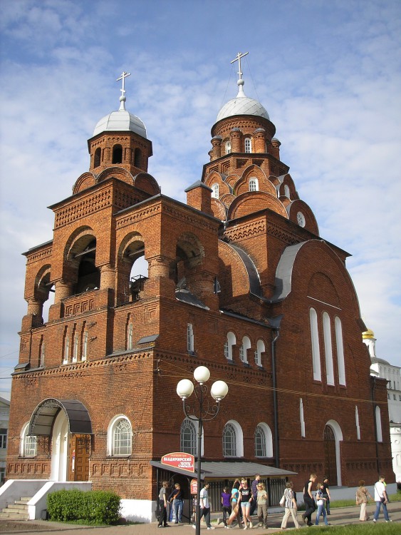 Владимир. Церковь Троицы Живоначальной (Красная). фасады