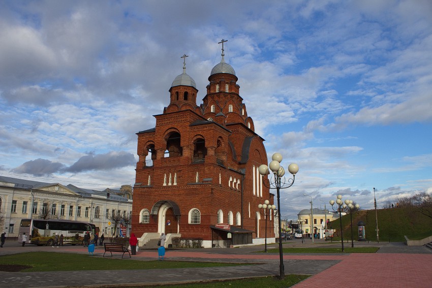 Владимир. Церковь Троицы Живоначальной (Красная). фасады