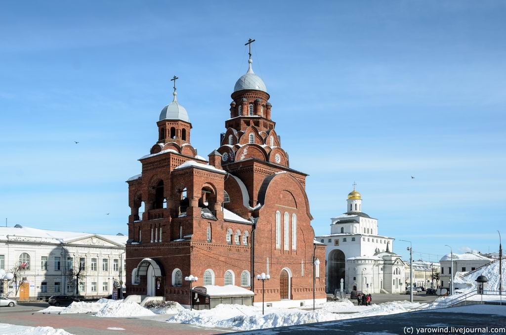 Владимир. Церковь Троицы Живоначальной (Красная). фасады