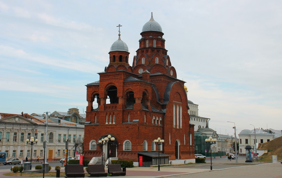 Церковь Троицы Живоначальной (Красная), Владимир (Владимир, город, Владимирская область). фасады, Вид на храм с Театральной площади