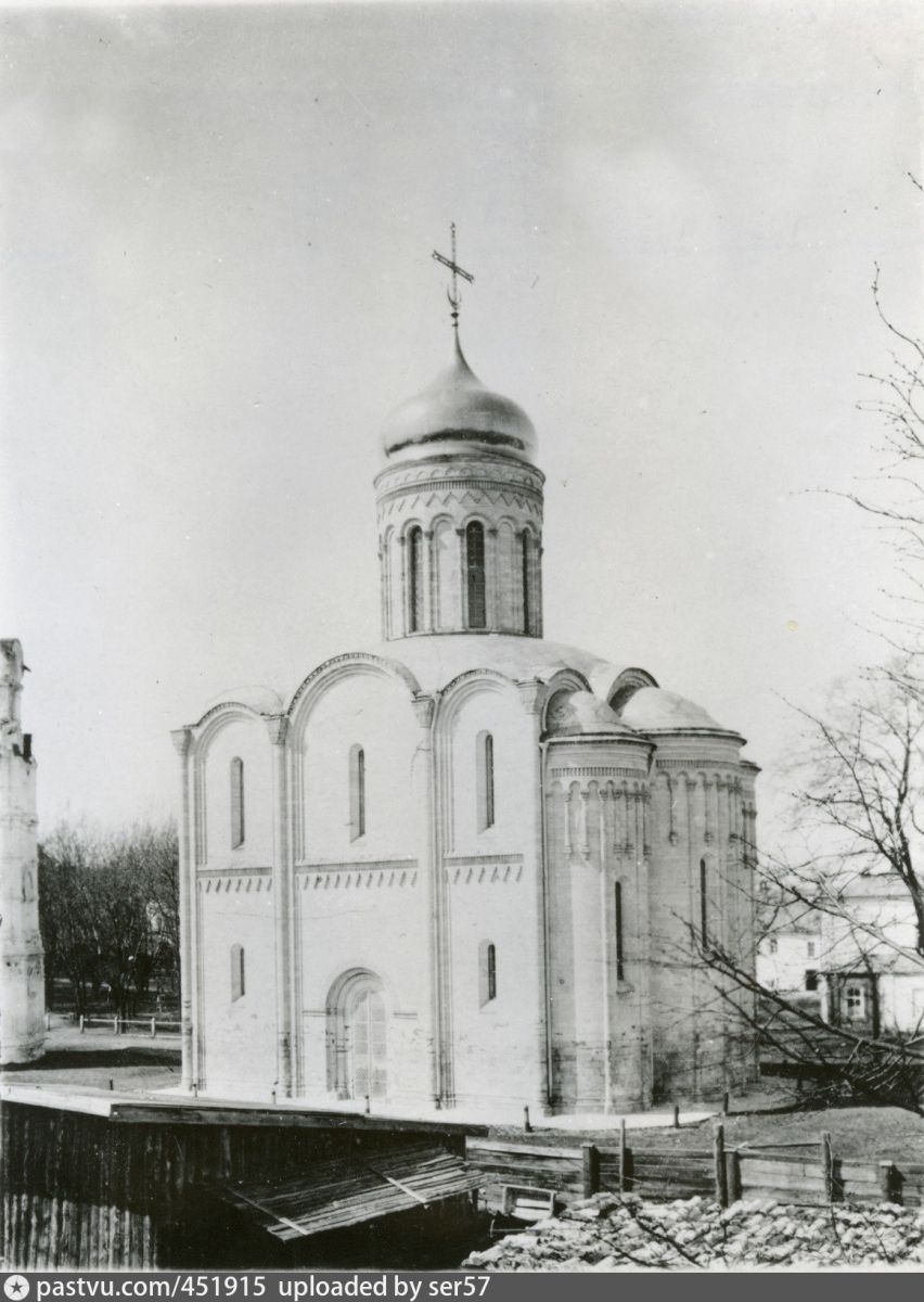 Собор Димитрия Солунского, Владимир (Владимир, город, Владимирская область). архивная фотография, Фотография с видом Дмитриевского собора. Кон. ХIХ в. С сайта: Pastvu.com/451915