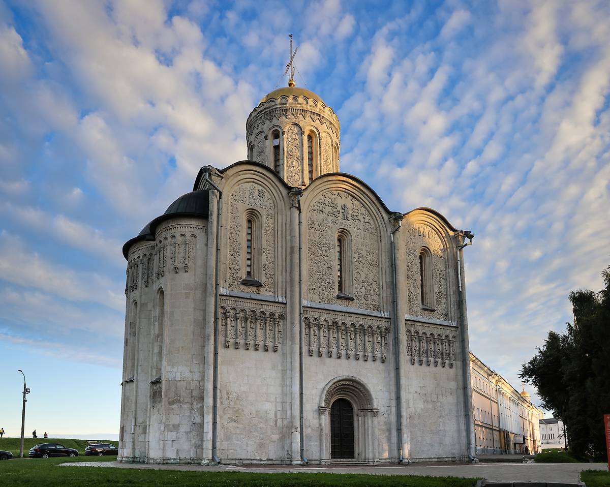 общий вид в ландшафте. Собор Димитрия Солунского, Владимир (Владимир, город, Владимирская область)