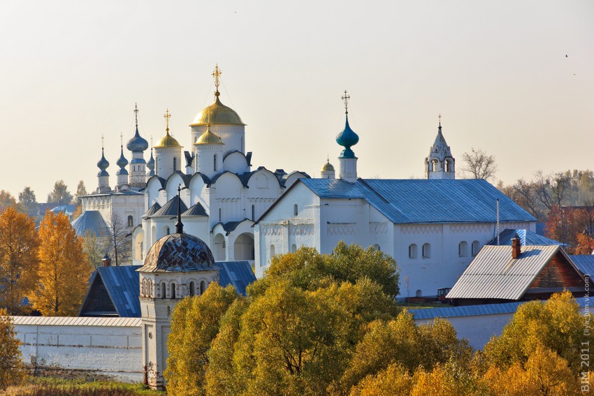 Суздаль. Покровский женский монастырь. общий вид в ландшафте