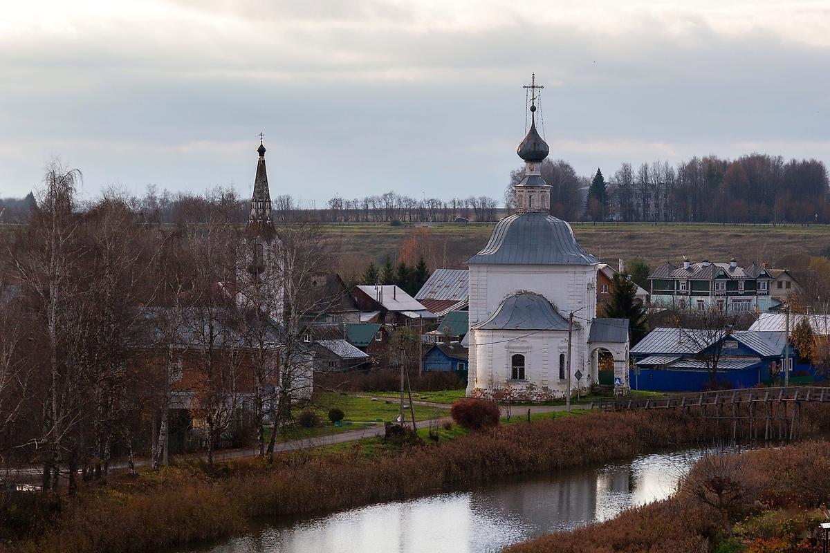 общий вид в ландшафте. Храмовый комплекс. Церкви Богоявления Господня и Рождества Иоанна Предтечи, Суздаль (Суздальский район, Владимирская область)