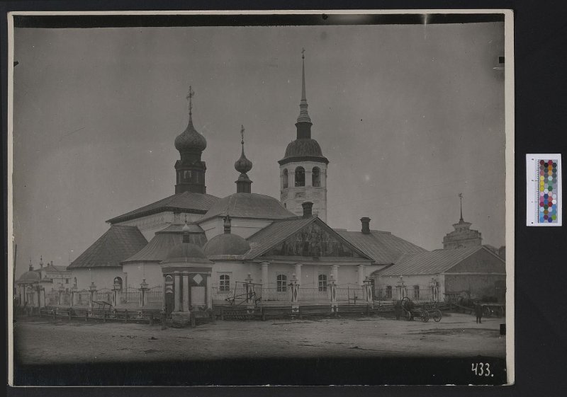 Казанская церковь на переднем плане. 1916 г., архивная фотография. Храмовый комплекс. Церкви Воскресения Христова и Казанской иконы Божией Матери, Суздаль (Суздальский район, Владимирская область)