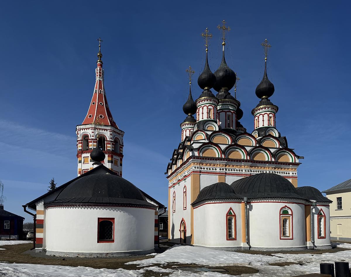 Вид с востока, фасады. Храмовый комплекс. Церкви Лазаря Четверодневного и Антипы Пергамского, Суздаль (Суздальский район, Владимирская область)