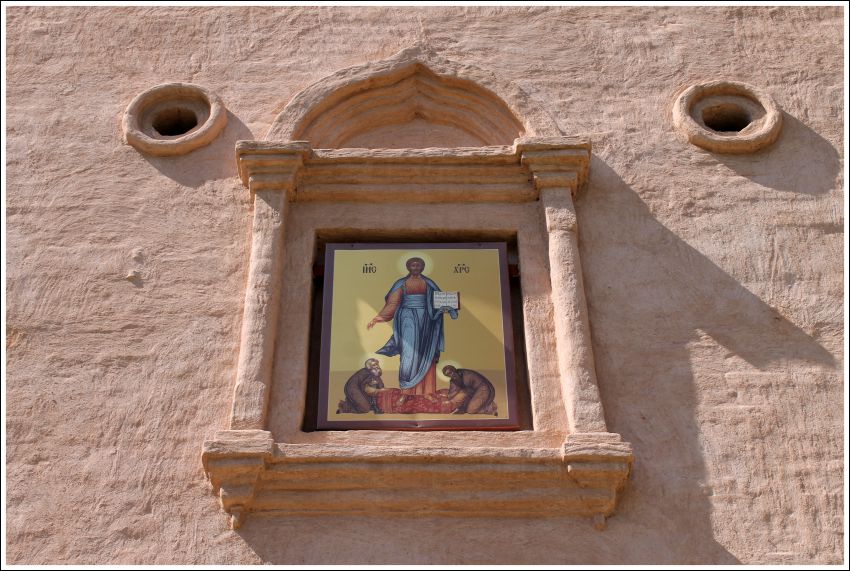 Суздаль. Спасо-Евфимиевский монастырь. архитектурные детали, Одна из икон Проездной башни