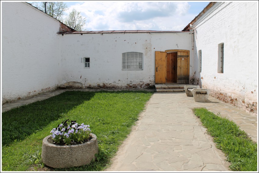 Суздаль. Спасо-Евфимиевский монастырь. дополнительная информация, Двор тюремного корпуса