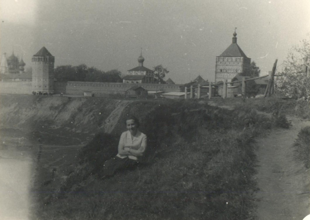 Суздаль. Спасо-Евфимиевский монастырь. архивная фотография, Автор фото: Шелковникова Валентина Александровна, фото 60х годов. На заднем плане Спасо-Евфимиевский монастырь (Суздаль)