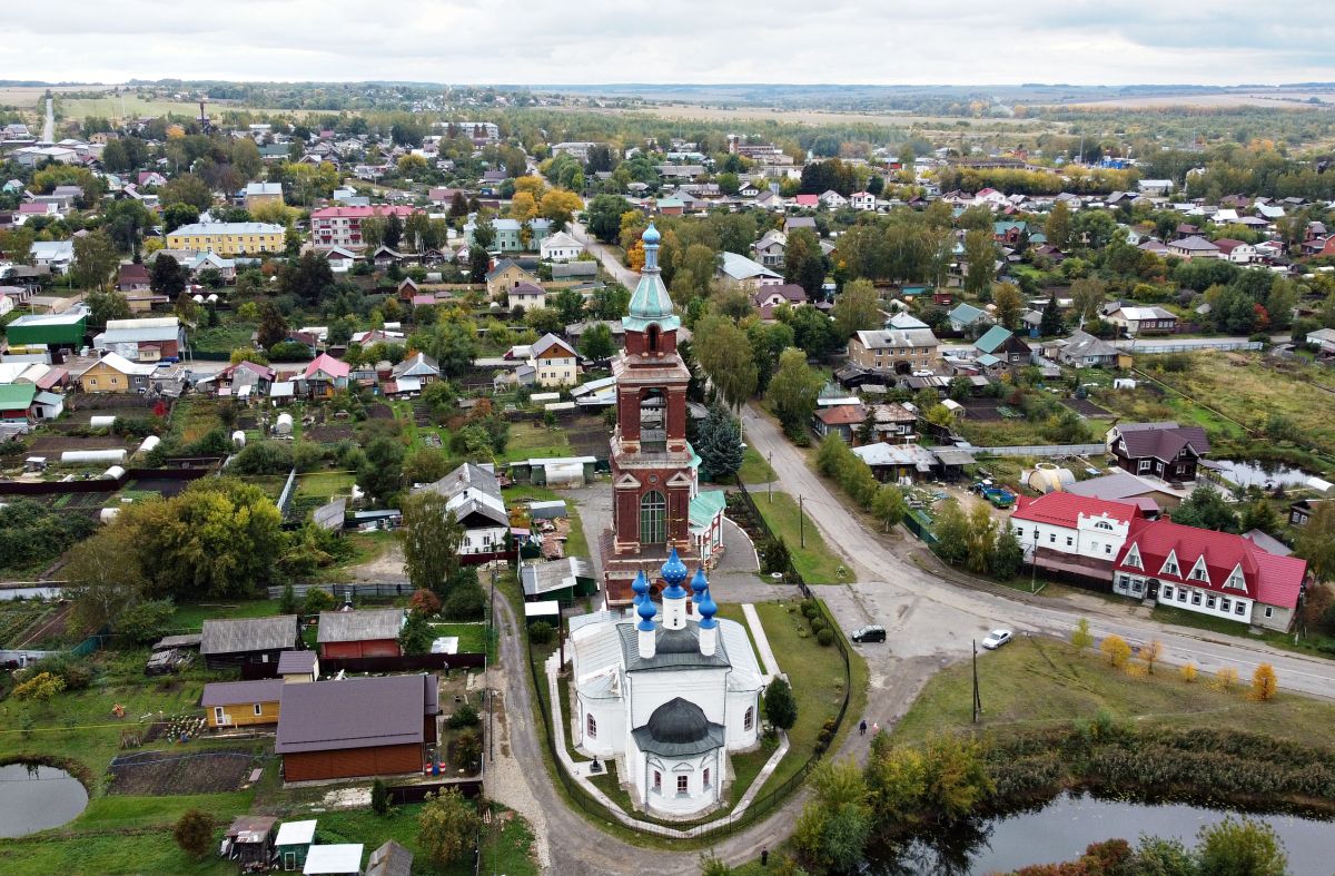 Храмовый комплекс. Церкви Покрова Пресвятой Богородицы и Никиты мученика, Юрьев-Польский (Юрьев-Польский район, Владимирская область). общий вид в ландшафте