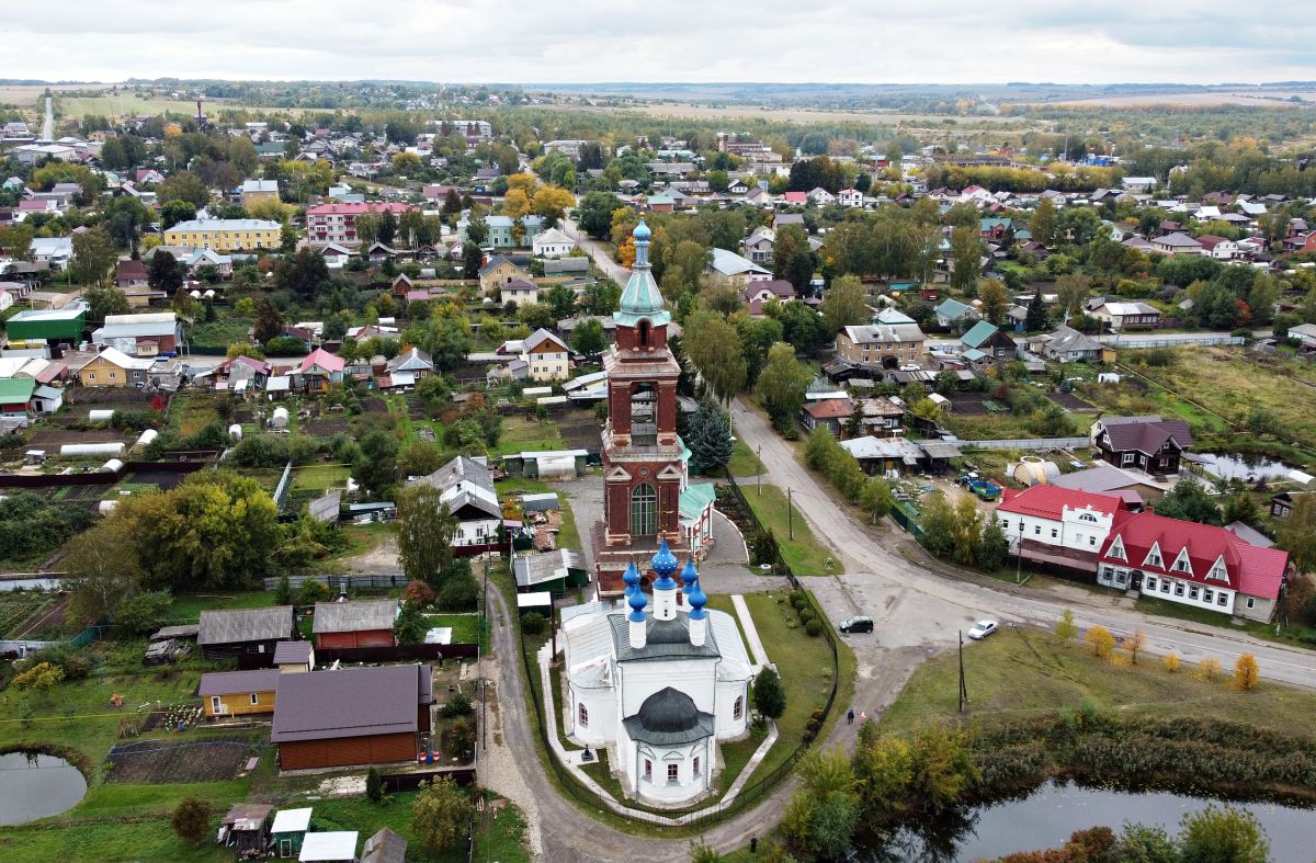 Юрьев-Польский. Храмовый комплекс. Церкви Покрова Пресвятой Богородицы и Никиты мученика. общий вид в ландшафте