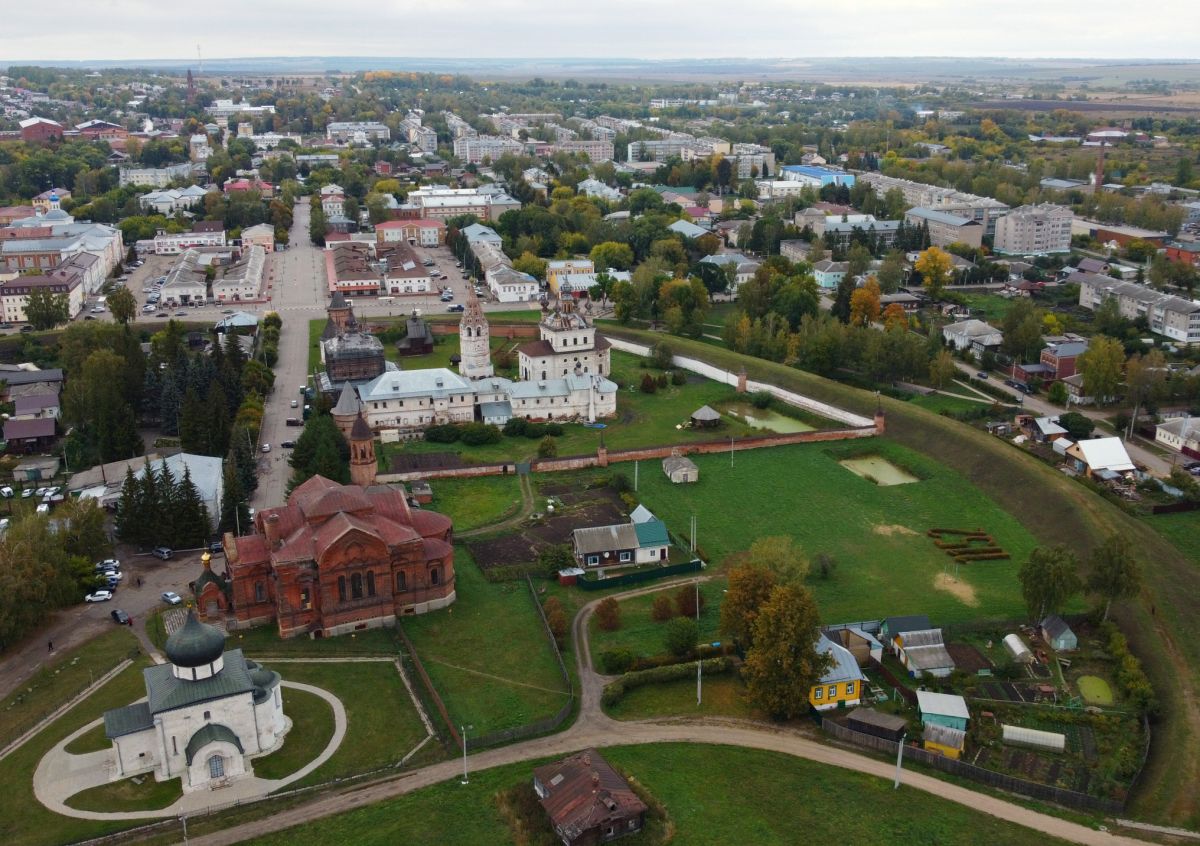 Юрьев-Польский. Михаило-Архангельский монастырь. общий вид в ландшафте