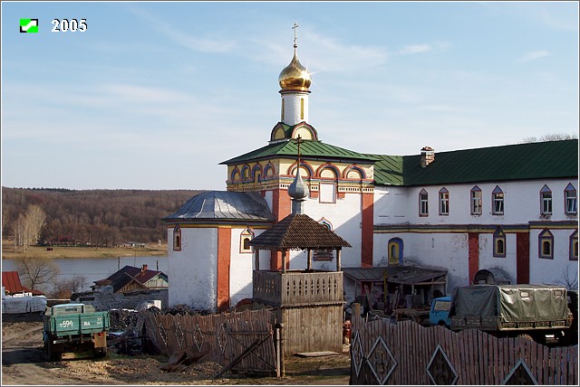 Небылое. Успенский Косьмин мужской монастырь. фасады, Общий вид с востока