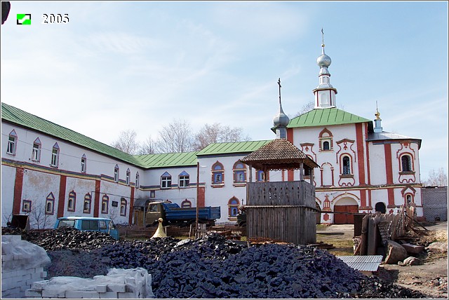 Небылое. Успенский Косьмин мужской монастырь. фасады, Внутренний двор