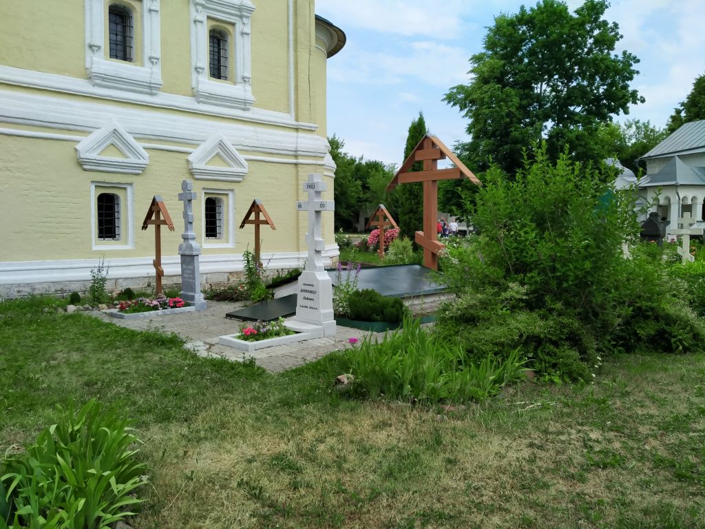 Киржач. Благовещенский женский монастырь. дополнительная информация, заалтарные могилы