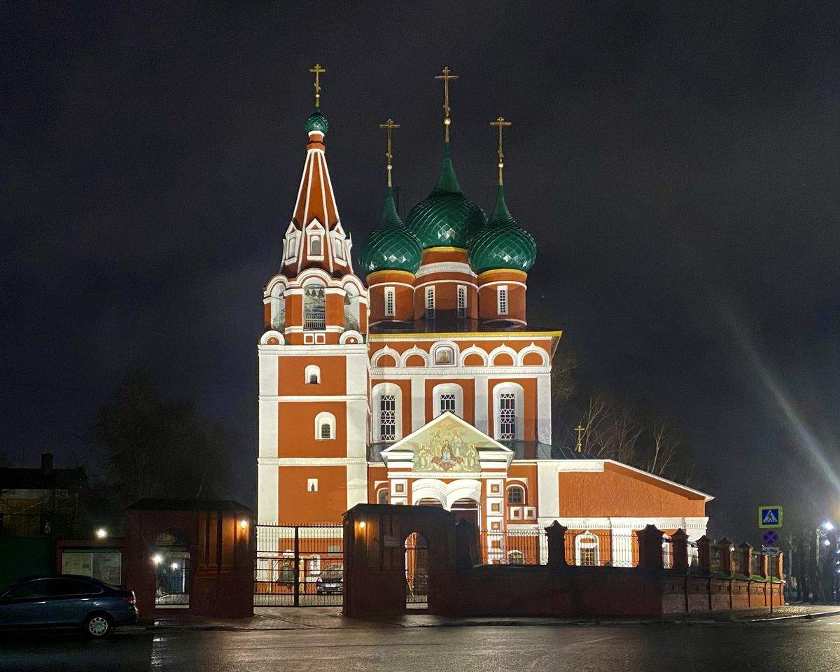 Восточный фасад в ночной подсветке, дополнительная информация. Церковь Михаила Архангела (