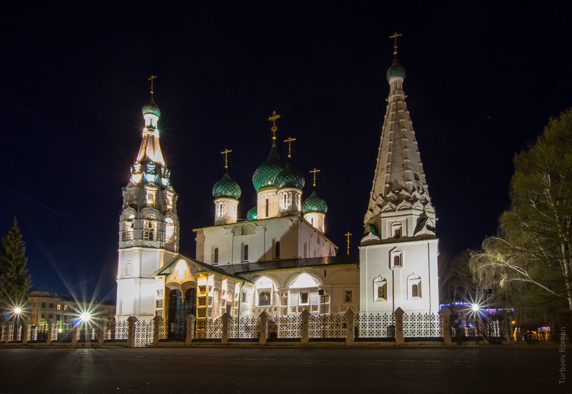 Церковь Илии Пророка, Ярославль (Ярославль, город, Ярославская область). художественные фотографии, Вид в ночной подсветке с Советской площади.