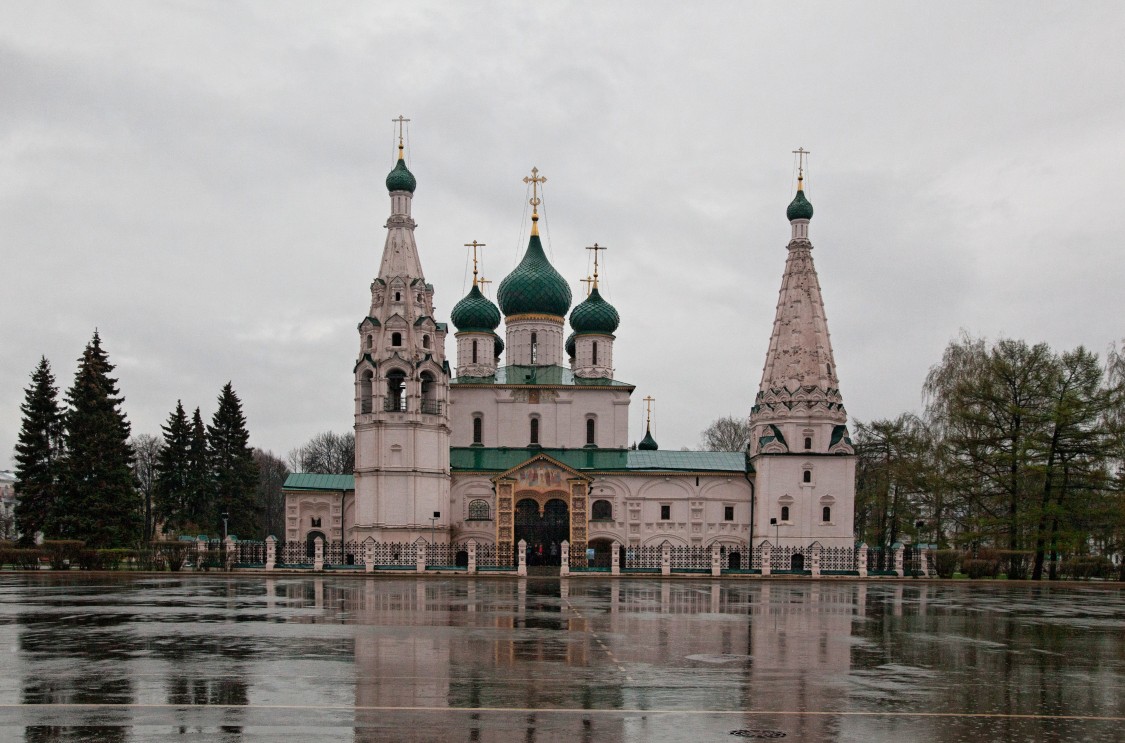 Ярославль. Церковь Илии Пророка. общий вид в ландшафте