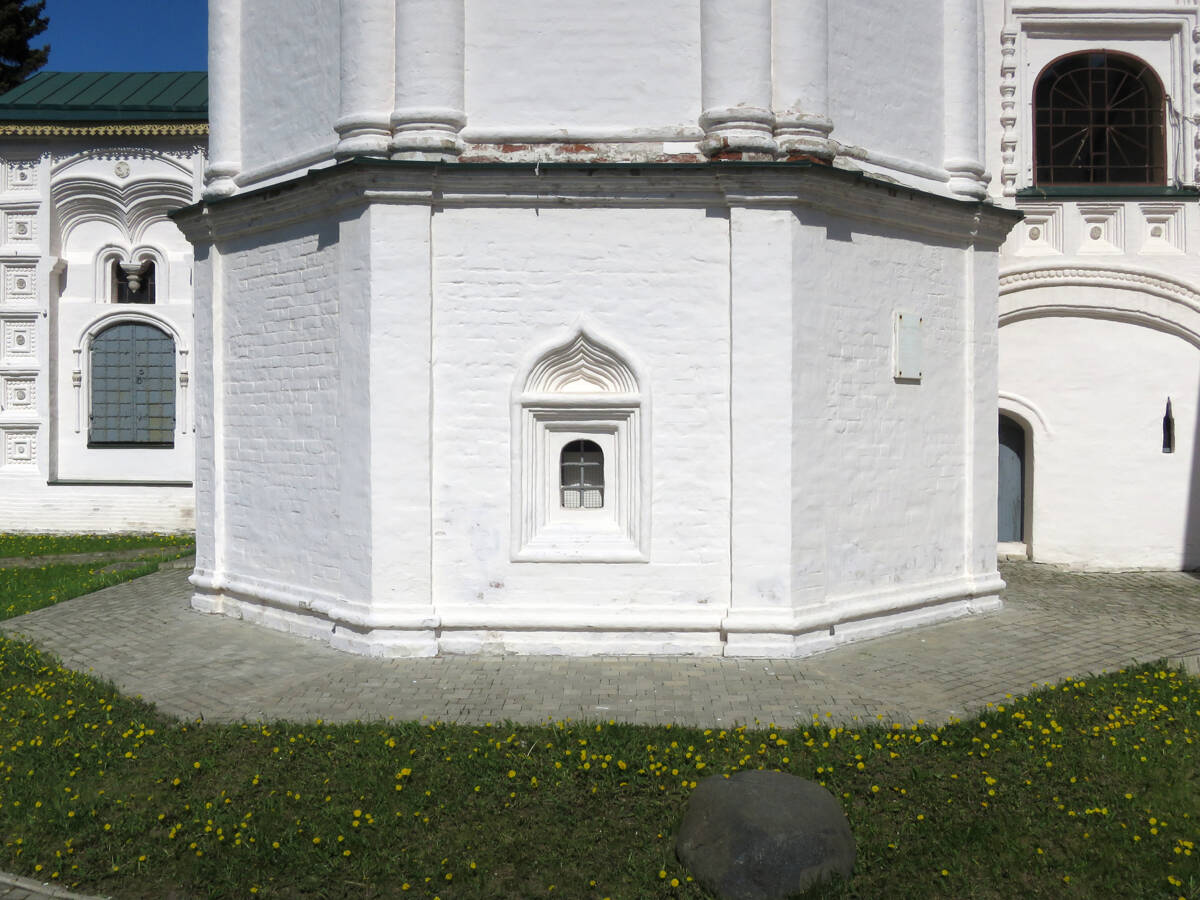 Церковь Илии Пророка, Ярославль (Ярославль, город, Ярославская область). архитектурные детали, Нижний ярус колокольни
