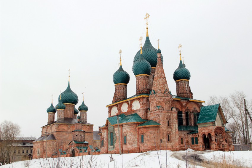 Храмовый комплекс в Коровниках, Ярославль (Ярославль, город, Ярославская область). общий вид в ландшафте