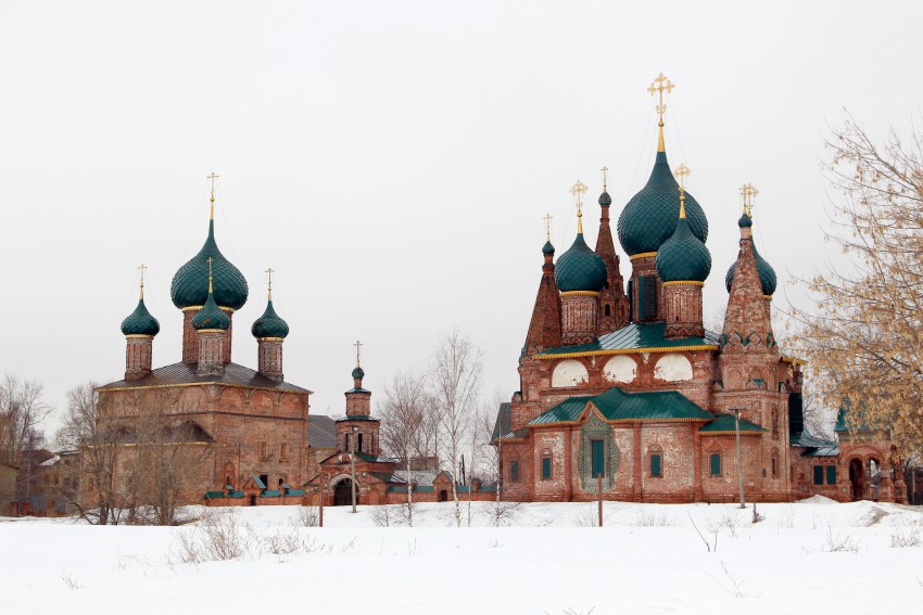 Ярославль. Храмовый комплекс в Коровниках. общий вид в ландшафте