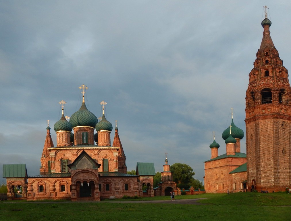 Ярославль. Храмовый комплекс в Коровниках. фасады