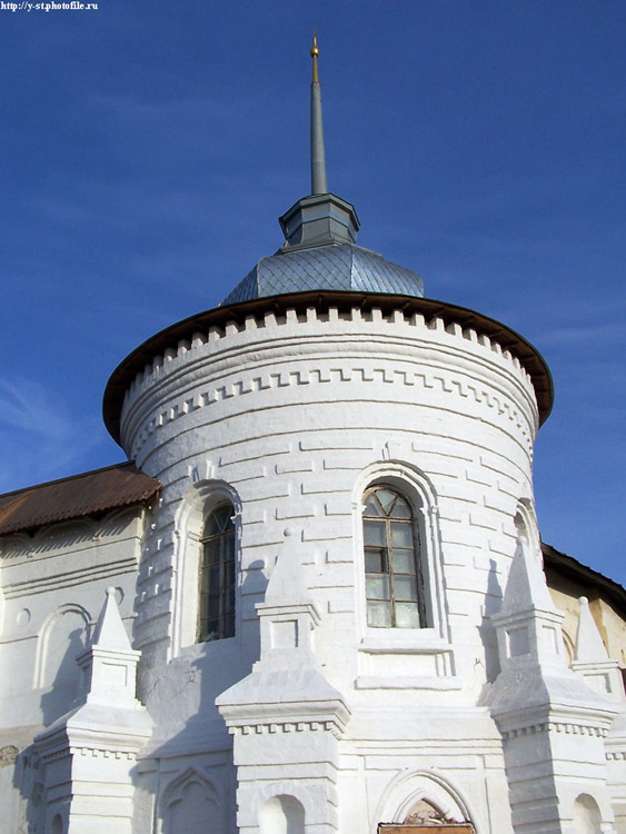 Ярославль. Спасо-Преображенский монастырь. дополнительная информация, Недавно отреставрированная башня крепости.