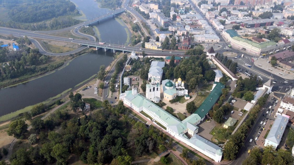 Ярославль. Спасо-Преображенский монастырь. общий вид в ландшафте