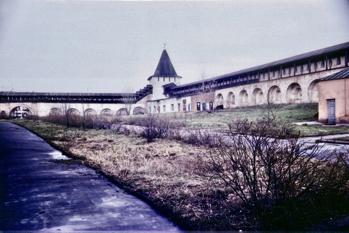 Спасо-Преображенский монастырь, Ярославль (Ярославль, город, Ярославская область). архивная фотография, Скан с плёнки из домашнего архива.