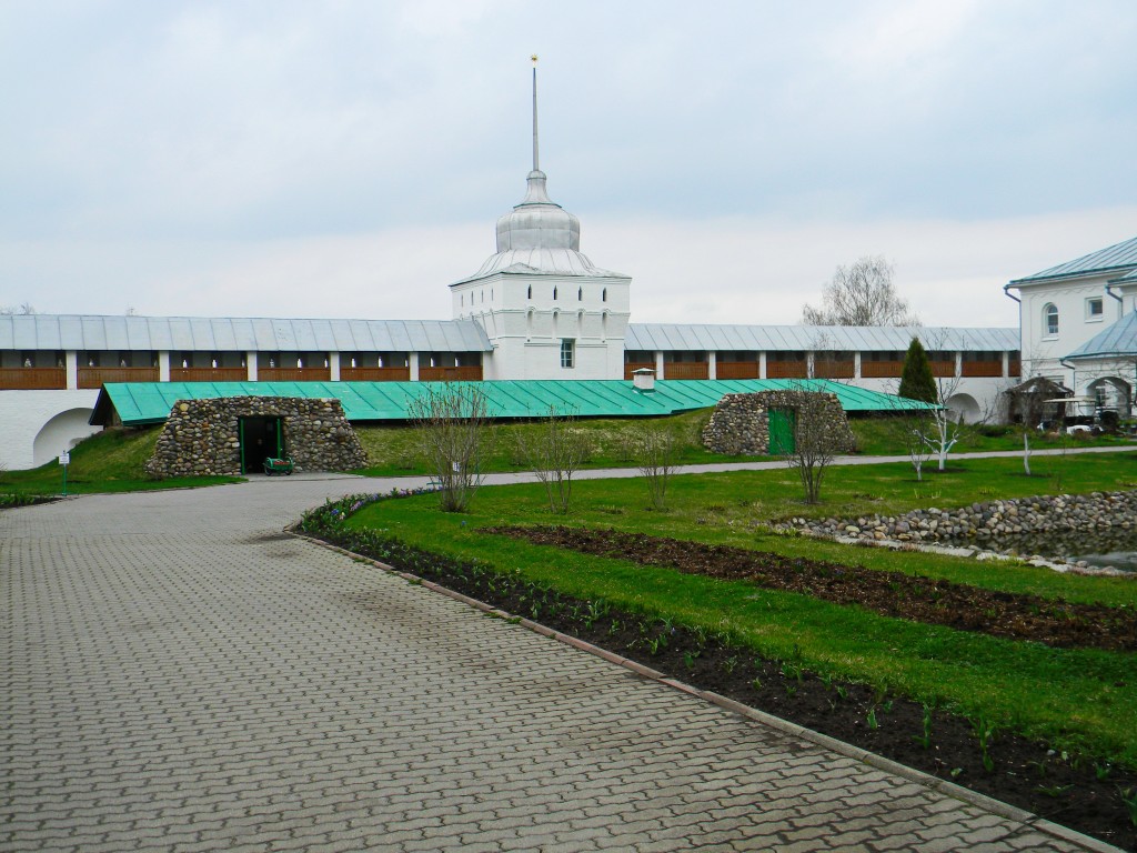 Введенский Толгский женский монастырь, Толга (Ярославль, город, Ярославская область). архитектурные детали, Хозяйственная постройка (погреб)