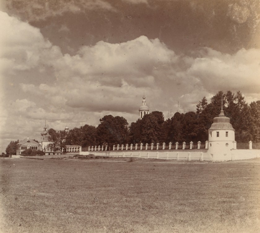 Толга. Введенский Толгский женский монастырь. архивная фотография, Кедровая роща. Фото С.М. Прокудина-Горского, начало ХХ в.