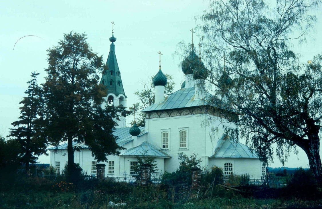 Введенское. Церковь Введения во храм Пресвятой Богородицы. фасады, 1996