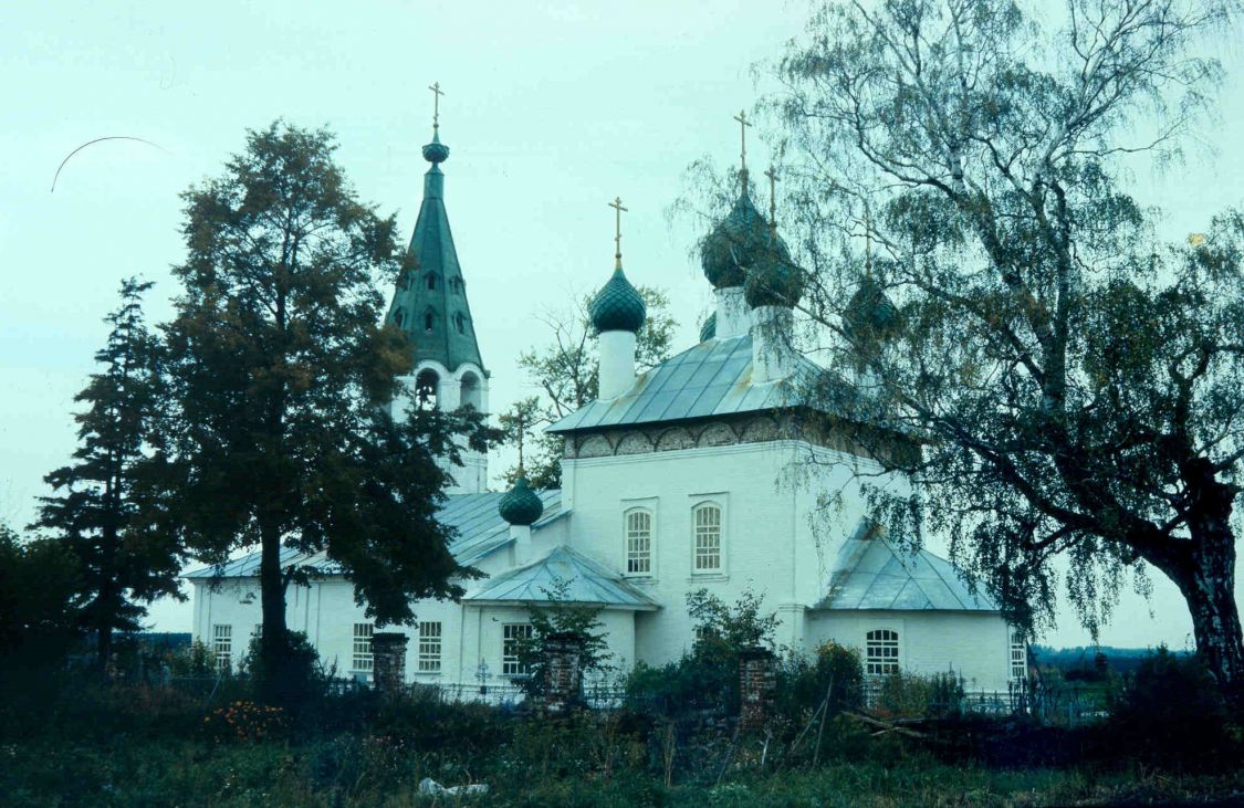 Церковь Введения во храм Пресвятой Богородицы, Введенское (Некрасовский район, Ярославская область). фасады, 1996