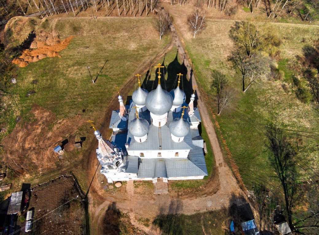 Крестовоздвиженский собор Лесосибирск внутри