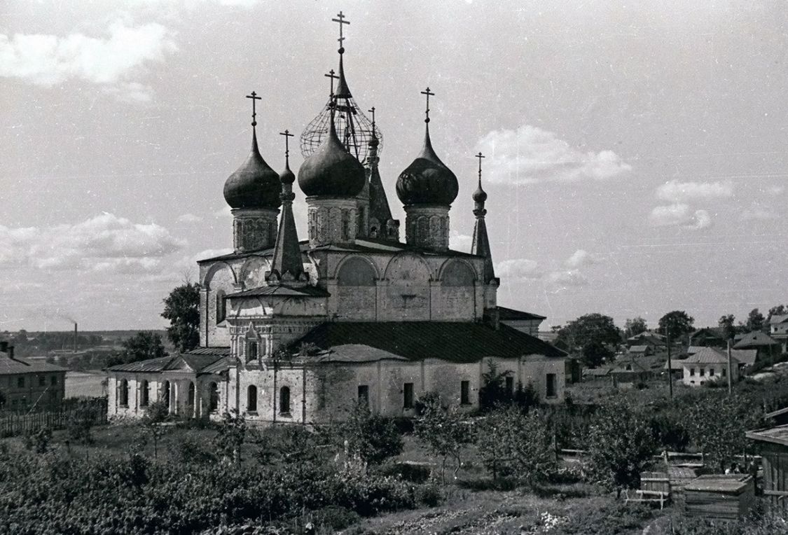 Тутаев. Собор Воздвижения Креста Господня. архивная фотография, Эта фотография свидетельствует, как храм выглядел в 1960-е годы.