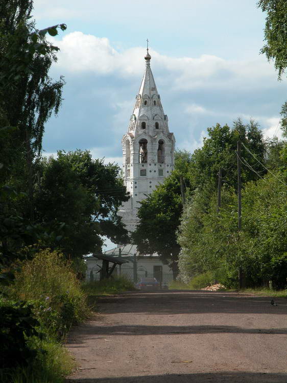 Тутаев. Церковь Покрова Пресвятой Богородицы. общий вид в ландшафте, Колокольня
