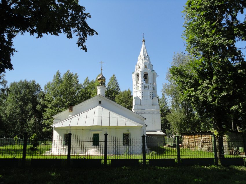 Церковь Покрова Пресвятой Богородицы, Тутаев (Тутаевский район, Ярославская область). общий вид в ландшафте