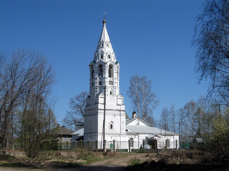 Тутаев. Церковь Покрова Пресвятой Богородицы. общий вид в ландшафте, Тутаев. Церковь Покрова Пресвятой Богородицы.