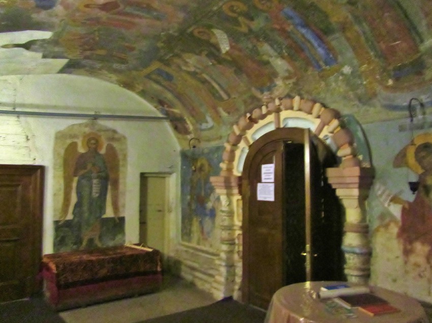 Церковь Покрова Пресвятой Богородицы, Тутаев (Тутаевский район, Ярославская область). интерьер и убранство, входной портал в храмовую часть