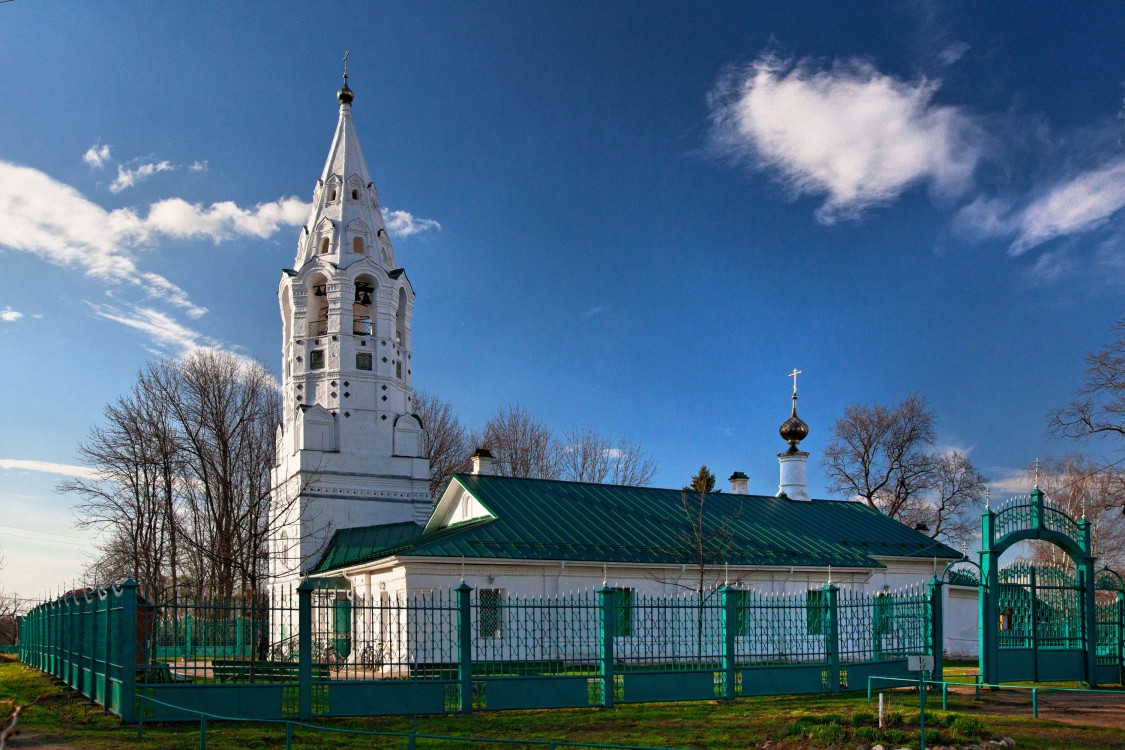Тутаев. Церковь Покрова Пресвятой Богородицы. общий вид в ландшафте