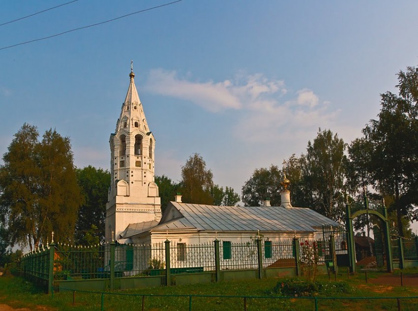 Церковь Покрова Пресвятой Богородицы, Тутаев (Тутаевский район, Ярославская область). общий вид в ландшафте